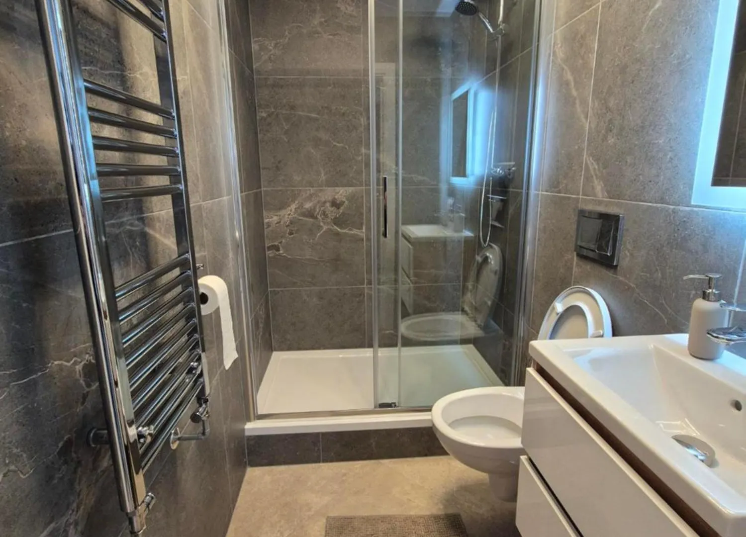 Aya'S Snaresbrook Apartment London